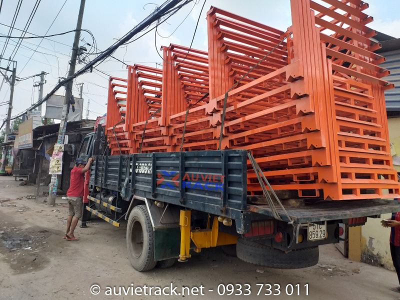 bán pallet sắt
